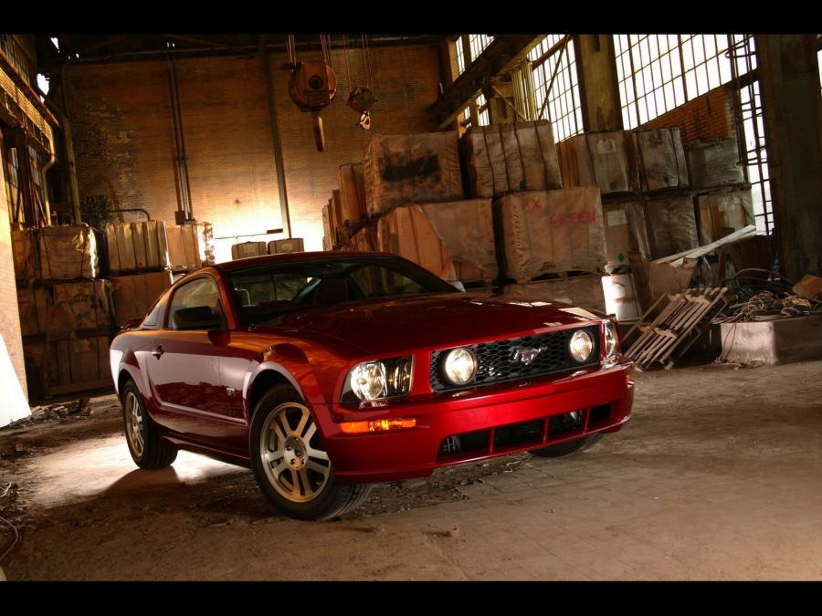  Ford Mustang GT 2005 года  (фото 36 из 209)
